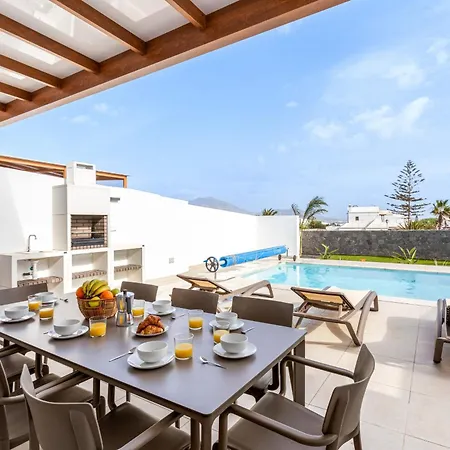 Famara - Vipvipvillas * Πλάγια Μπλάνκα