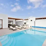 Famara - Vipvipvillas فيلة بلايا بلانكا