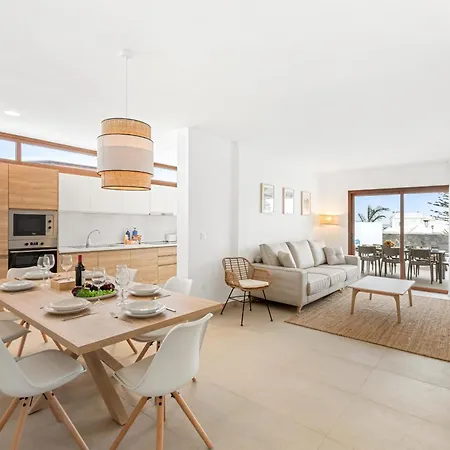 Famara - Vipvipvillas * 普拉亚布兰卡